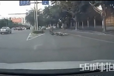 Clip “tên cướp giật đồ gây tai nạn cho thiếu nữ” nổi bật nhất Internet tuần qua