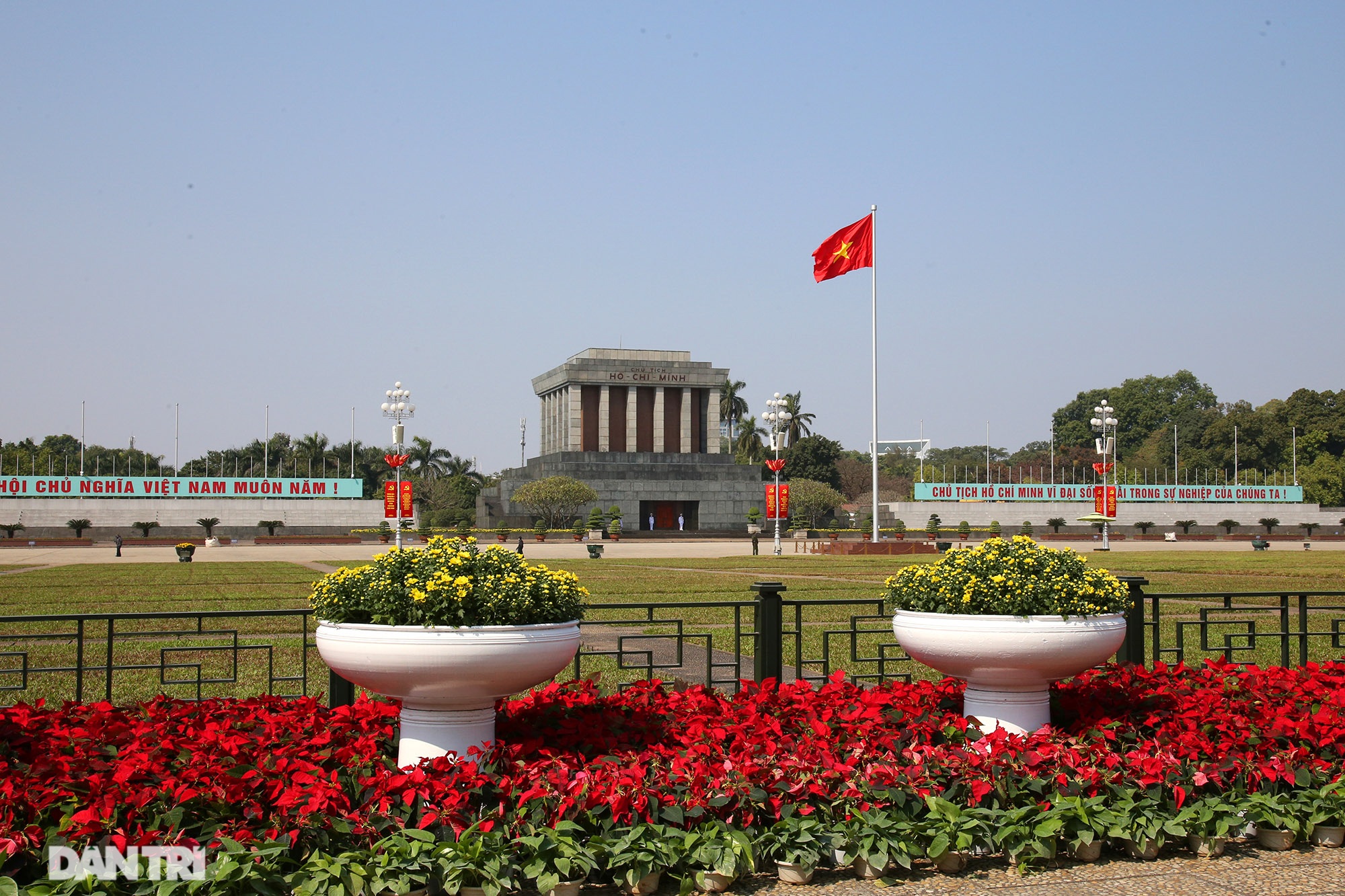 Hồ Gươm trang trí hoa rực rỡ sắc màu chào mừng Đại hội XIII của Đảng - 11 Hồ Gươm trang trí hoa rực rỡ sắc màu chào mừng Đại hội XIII của Đảng - 11