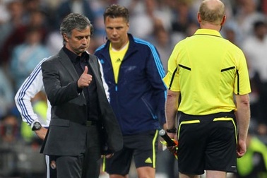 Mourinho có nguy cơ bị treo giò 6 trận