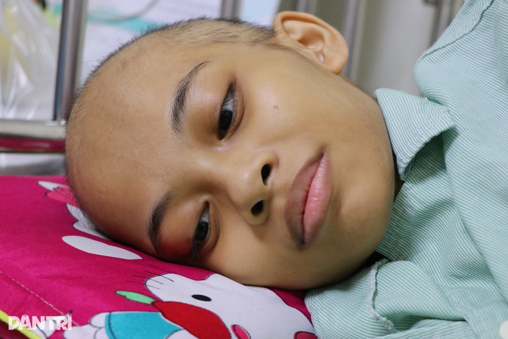 Không có tiền mổ tiếp, cô gái trẻ có nguy cơ phải cắt bỏ chân - 5 Không có tiền mổ tiếp, cô gái trẻ có nguy cơ phải cắt bỏ chân - 5