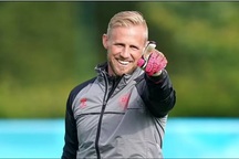 Thủ thành Kasper Schmeichel chọc giận đội tuyển Anh trước trận quyết đấu
