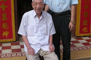 Gần 100 tuổi vẫn hết lòng với công tác từ thiện