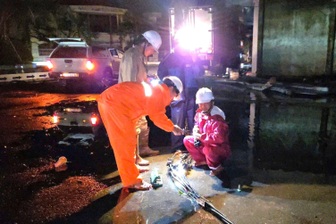 Hơn 1,6 triệu khách hàng miền Trung bị mất điện do ảnh hưởng bão Kalmaegi