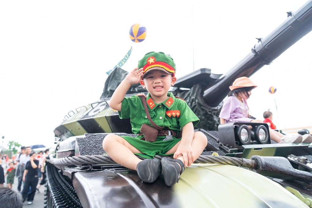 Loạt trải nghiệm chạm đến cảm xúc yêu nước tại Trung tâm Triển lãm Việt Nam - 9 Loạt trải nghiệm chạm đến cảm xúc yêu nước tại Trung tâm Triển lãm Việt Nam - 9