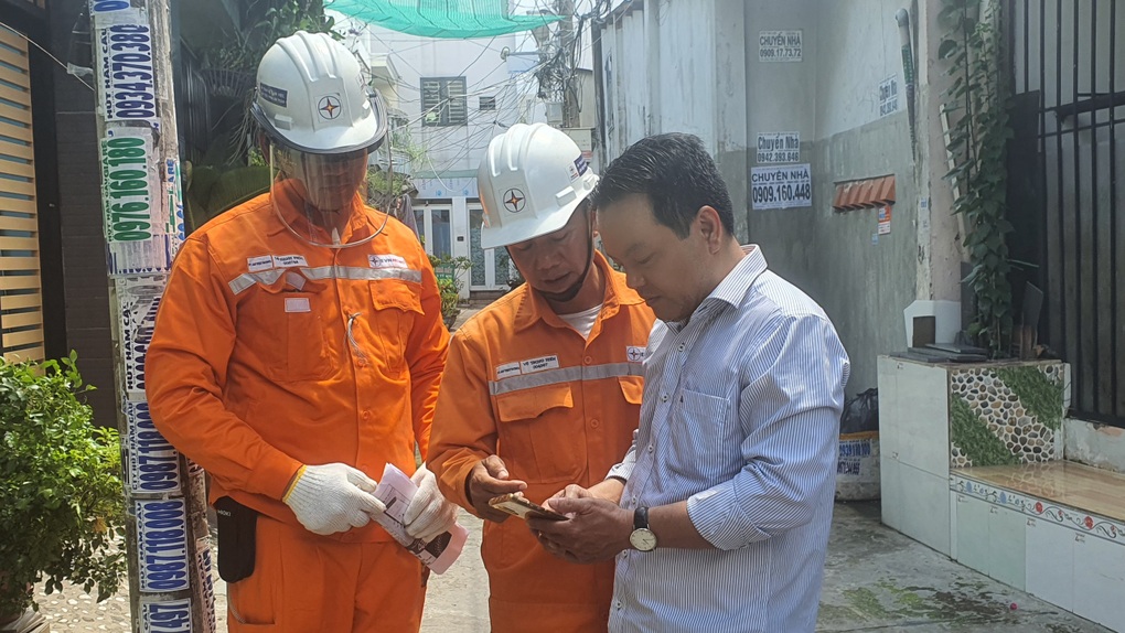 Cài ứng dụng EVNHCMC CSKH để tiết kiệm điện mọi lúc mọi nơi - 1 Cài ứng dụng EVNHCMC CSKH để tiết kiệm điện mọi lúc mọi nơi - 1