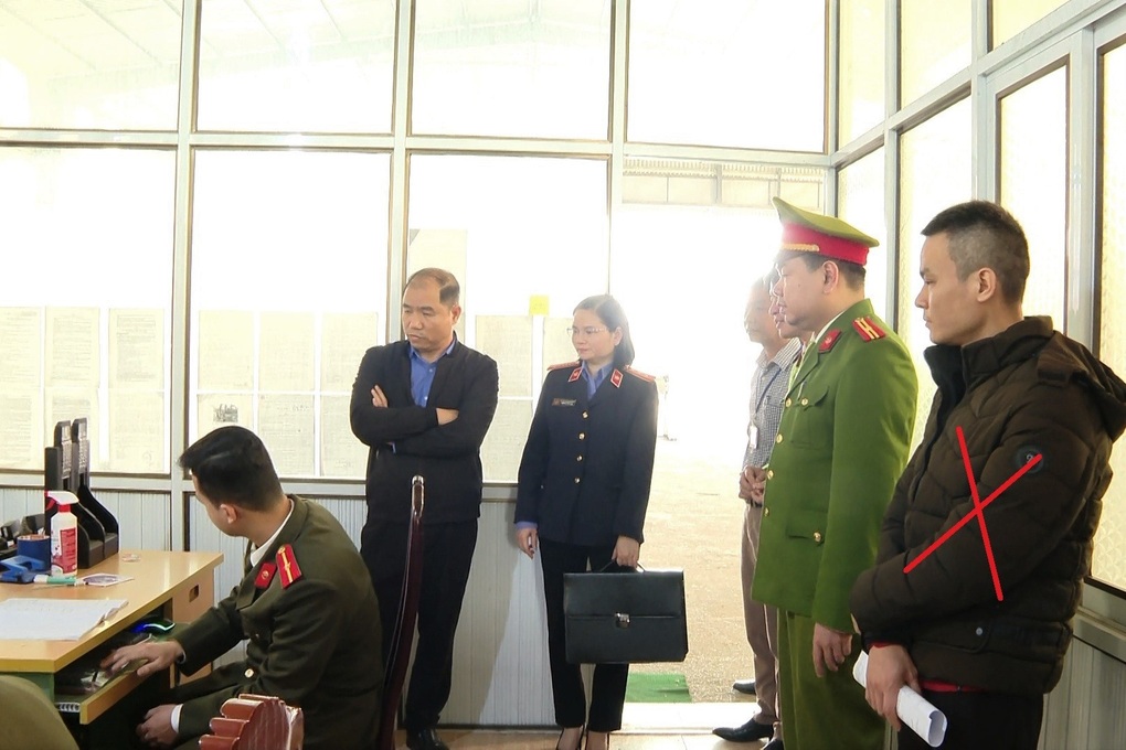 Bắt Phó Giám đốc Trung tâm đăng kiểm ở Ninh Bình - 2 Bắt Phó Giám đốc Trung tâm đăng kiểm ở Ninh Bình - 2