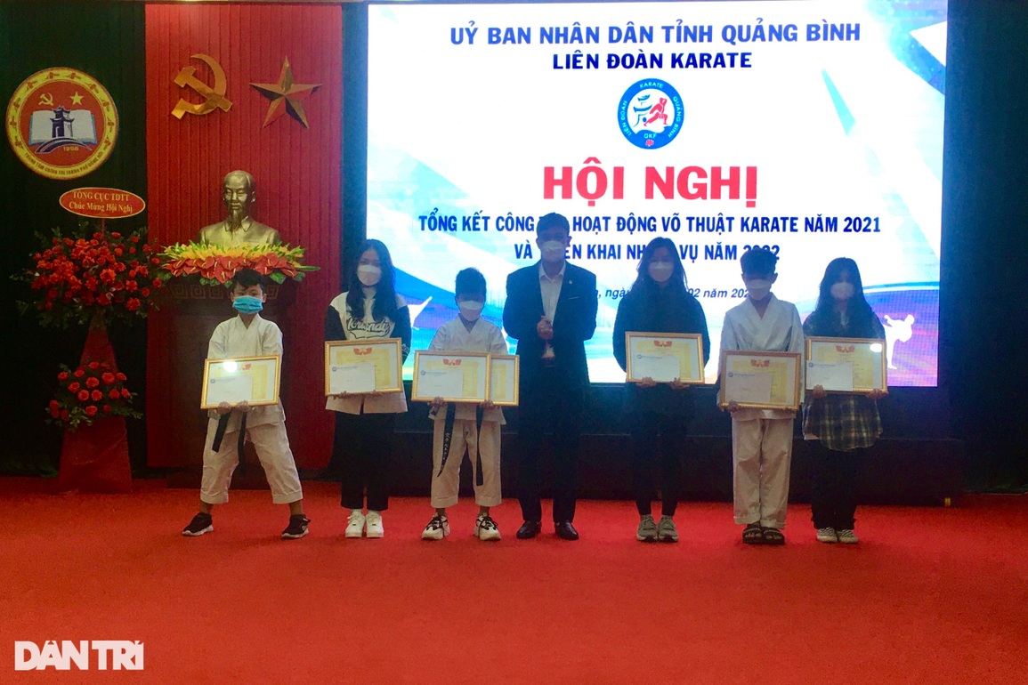 Muốn đạt thành tích cao tại các giải Karate cần chuyên nghiệp từ cơ sở - 4 Muốn đạt thành tích cao tại các giải Karate cần chuyên nghiệp từ cơ sở - 4