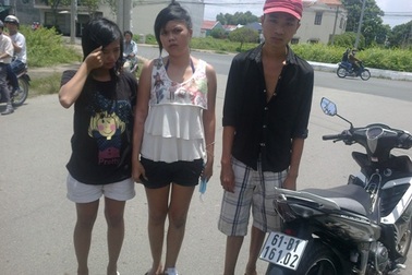 “Hiệp sĩ” bắt nhóm nữ quái lên mạng chat lừa xe