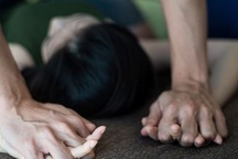 Thiếu nữ 17 tuổi suýt bị bạn nhậu của cha hiếp dâm