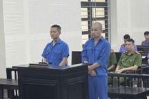 Bán ma túy bị tuyên phạt 4 năm tù, còn người mua cũng lĩnh 21 tháng