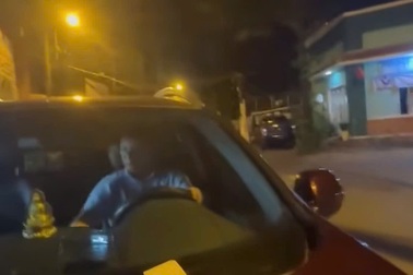 Công an TPHCM làm việc với tài xế đẩy cô gái lên nắp capo