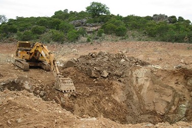 "Kho báu núi Tàu cách biển chỉ vài chục mét" (!?)