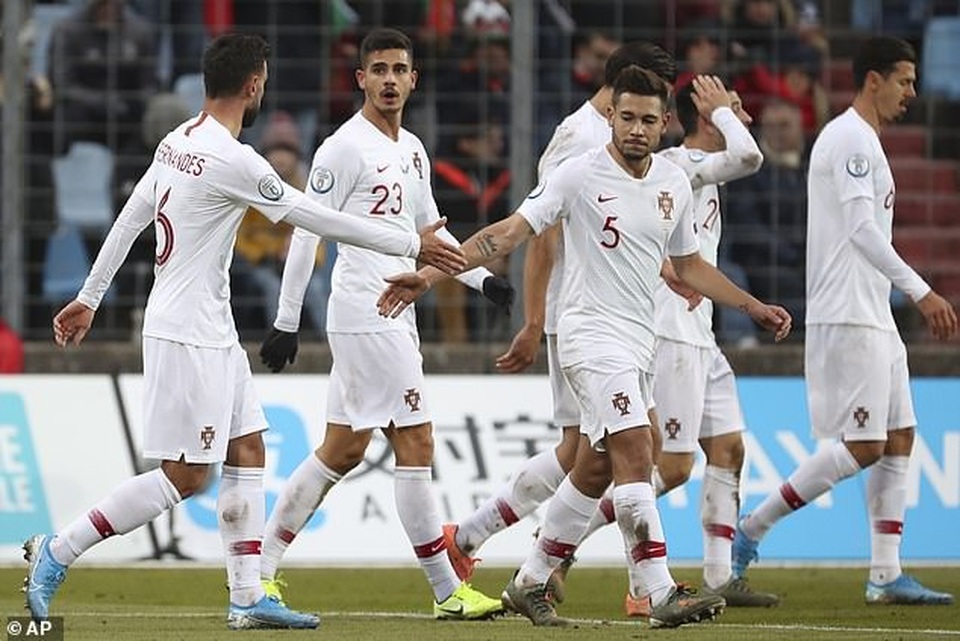 C.Ronaldo ghi bàn thứ 99, Bồ Đào Nha giành vé dự Euro 2020 - 8 C.Ronaldo ghi bàn thứ 99, Bồ Đào Nha giành vé dự Euro 2020 - 8