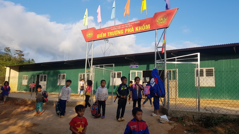 Học sinh Pà Khốm ở độ cao 1000m đã không còn bỏ học - 7 Học sinh Pà Khốm ở độ cao 1000m đã không còn bỏ học - 7