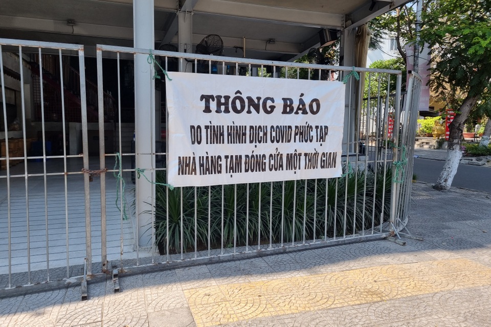 Bãi biển Đà Nẵng vắng người sau lệnh cấm - 6