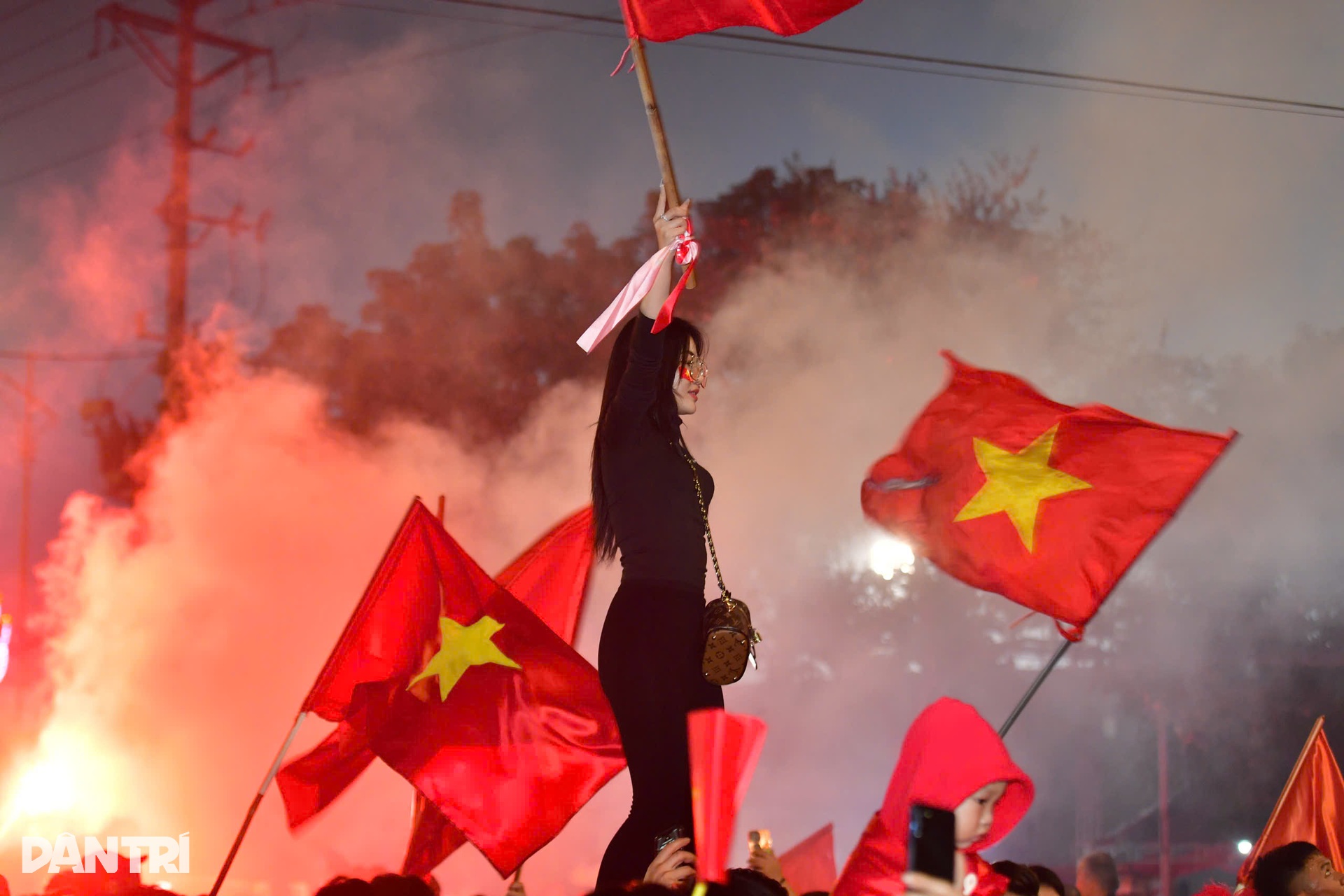 Không khí lễ hội ở Việt Trì khi tuyển Việt Nam thắng Thái Lan - 6 Không khí lễ hội ở Việt Trì khi tuyển Việt Nam thắng Thái Lan - 6