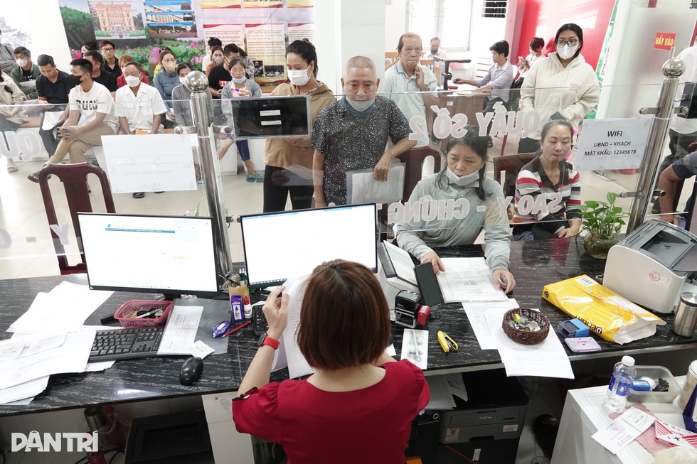 Lãnh đạo xã gần 200.000 dân kể chuyện bữa trưa tay làm hàm nhai ở công sở - 8