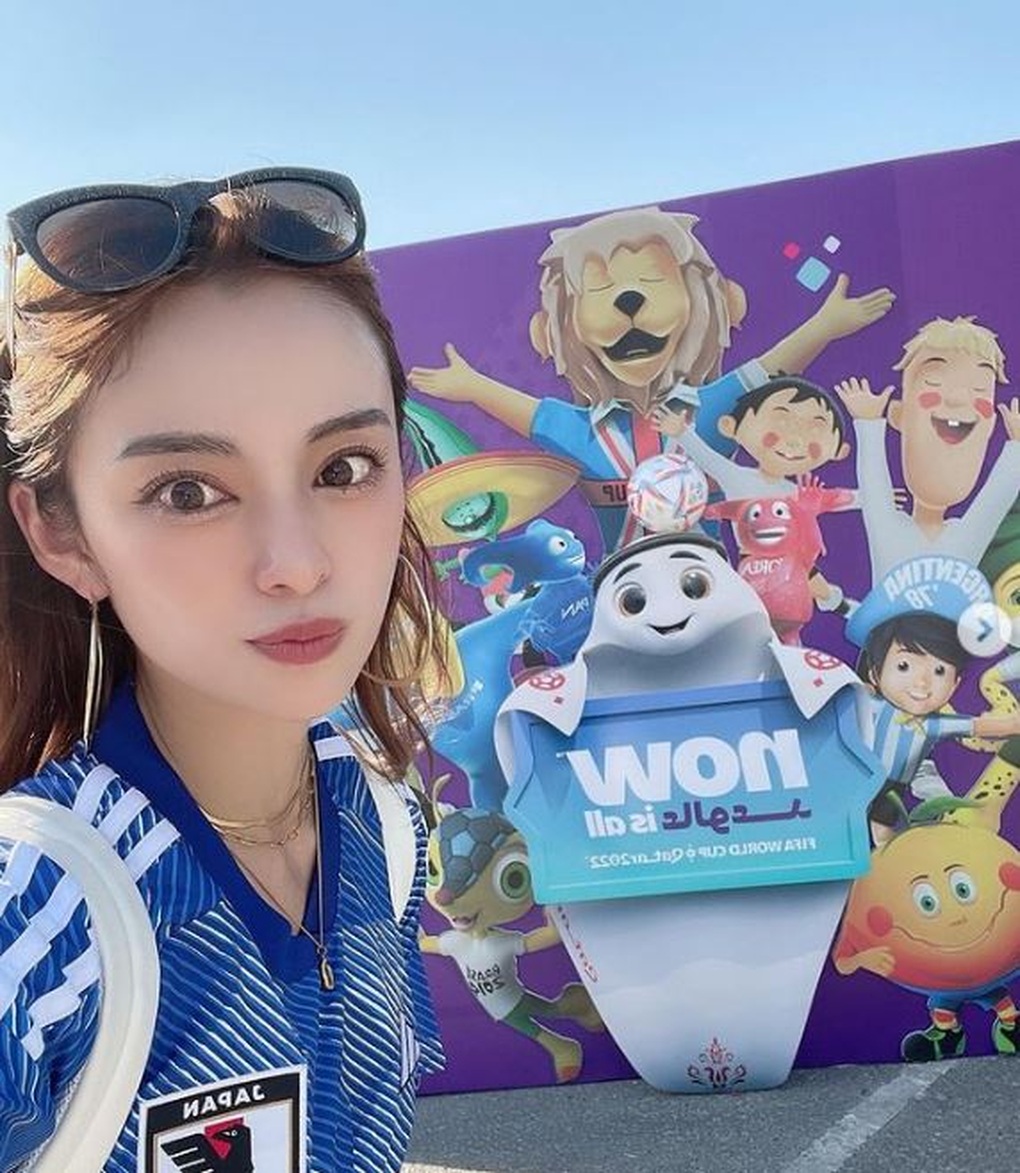 Cô gái Nhật Bản gây sốt được ví đẹp như nữ thần nhờ ảnh đi xem World Cup - 6 Cô gái Nhật Bản gây sốt được ví đẹp như nữ thần nhờ ảnh đi xem World Cup - 6