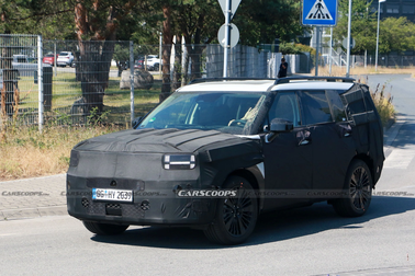 Hyundai Santa Fe 2024 lần đầu lộ chi tiết thiết kế mới mang tính nhận diện