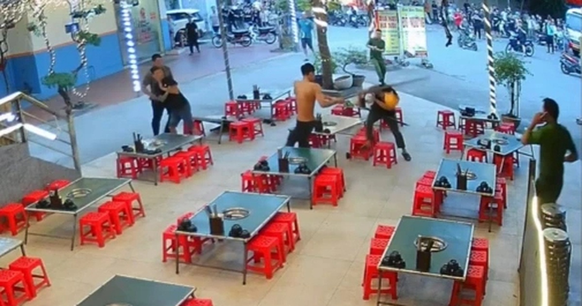 Thanh niên say rượu cầm dao đe dọa người dân, chống đối công an