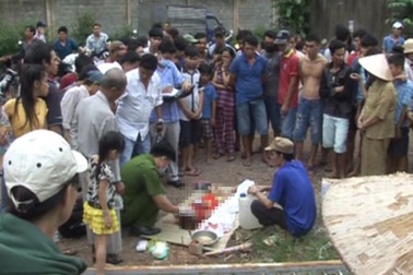 Cổng UBND xã đổ đè chết một học sinh