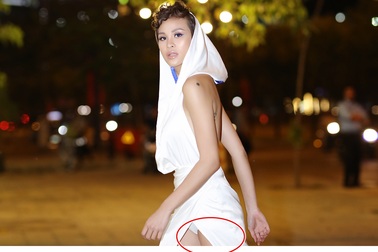 Siêu mẫu Phương Mai trần tình về bộ cánh “lộ nội y” gây tranh cãi