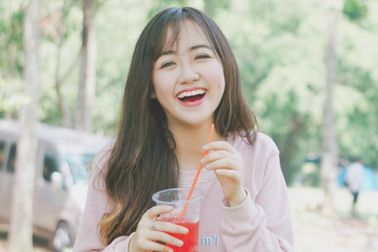 Hot girl có nụ cười “trẻ thơ” kể chuyện du học Mỹ