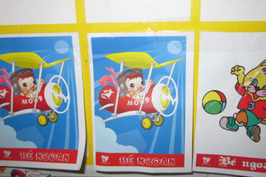 Quảng cáo trên... phiếu bé ngoan