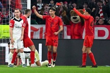 Ngôi sao Nhật Bản ghi bàn trong ngày Bayern Munich thắng đậm