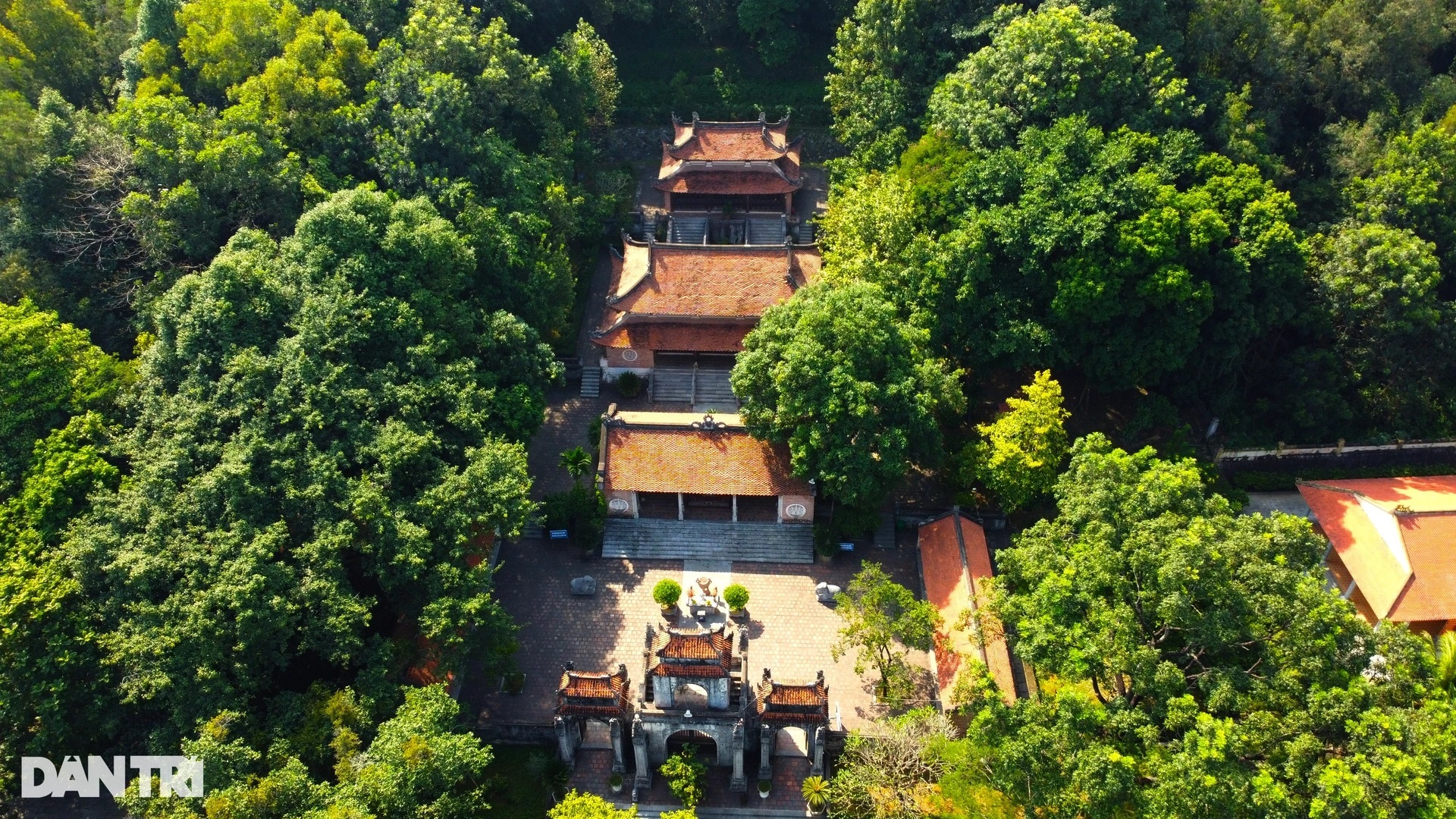 Hơn 300 người rước kiệu chạy vòng quanh tại lễ hội đền Bà Triệu - 13