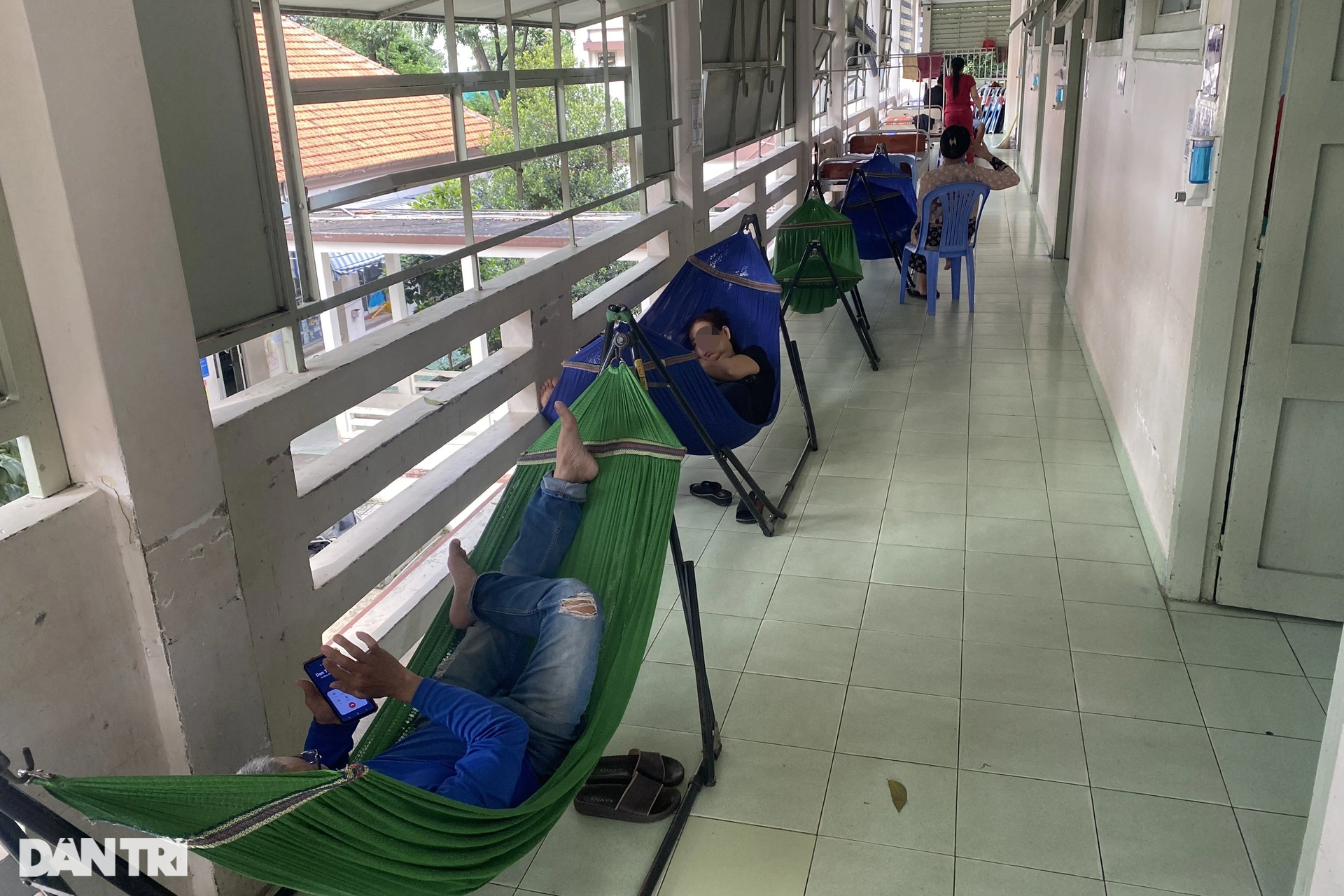 3 tuần oằn mình của bà mẹ bỏ việc chăm 2 con mắc sốt xuất huyết - 13 3 tuần oằn mình của bà mẹ bỏ việc chăm 2 con mắc sốt xuất huyết - 13