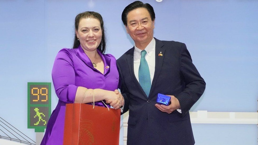 Trung Quốc nóng mặt vì nhóm nghị sĩ Anh tới thăm Đài Loan - 1