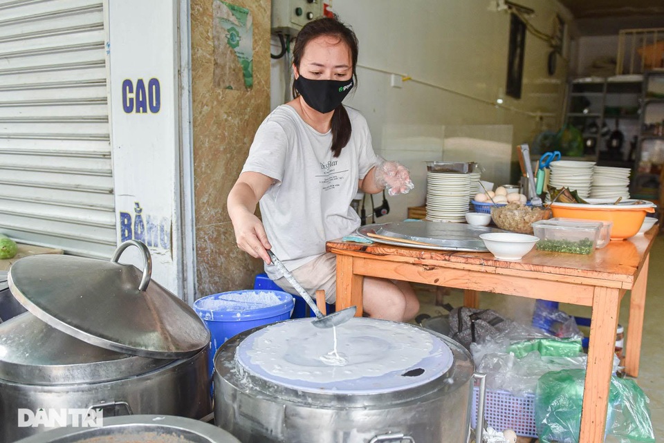 Lạ lùng bánh cuốn chan nước canh Lạ lùng bánh cuốn chan nước canh