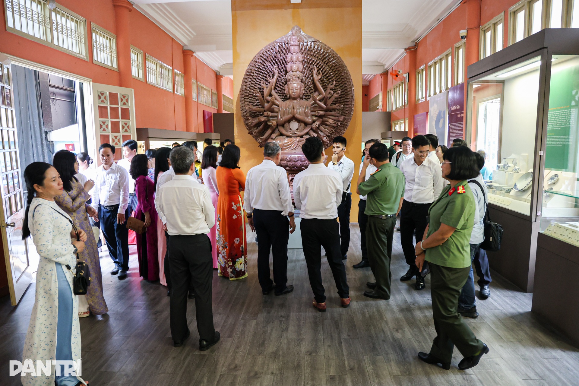 Đại biểu dự Đại hội Đảng bộ TPHCM tham quan các công trình tiêu biểu - 12 Đại biểu dự Đại hội Đảng bộ TPHCM tham quan các công trình tiêu biểu - 12