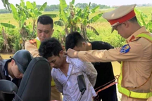 Dùng búa đập liên tiếp vào đầu tài xế xe ôm rồi cướp xe máy