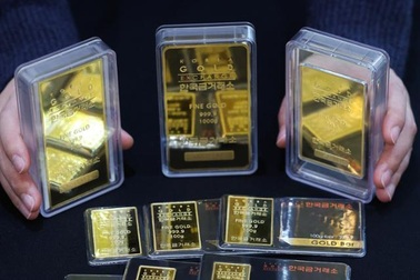 Chủ nhà vứt nhầm 2 thỏi vàng quý vào thùng rác tái chế khi dọn nhà