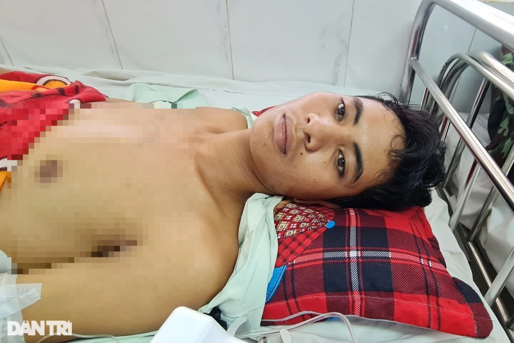 Bác sĩ kêu cứu giúp chàng trai mồ côi bị tai nạn vỡ nát xương sống - 5 Bác sĩ kêu cứu giúp chàng trai mồ côi bị tai nạn vỡ nát xương sống - 5