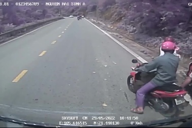 Tình huống "người hùng" cứu gia đình đi xe máy mất phanh khi đổ dốc Tam Đảo