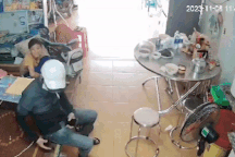 Người đàn ông vào nhà cướp điện thoại trước mặt bé trai 10 tuổi ở TPHCM