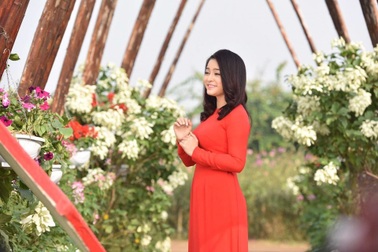 Á quân Đinh Trang thướt tha trong “Nỗi nhớ mùa xuân”