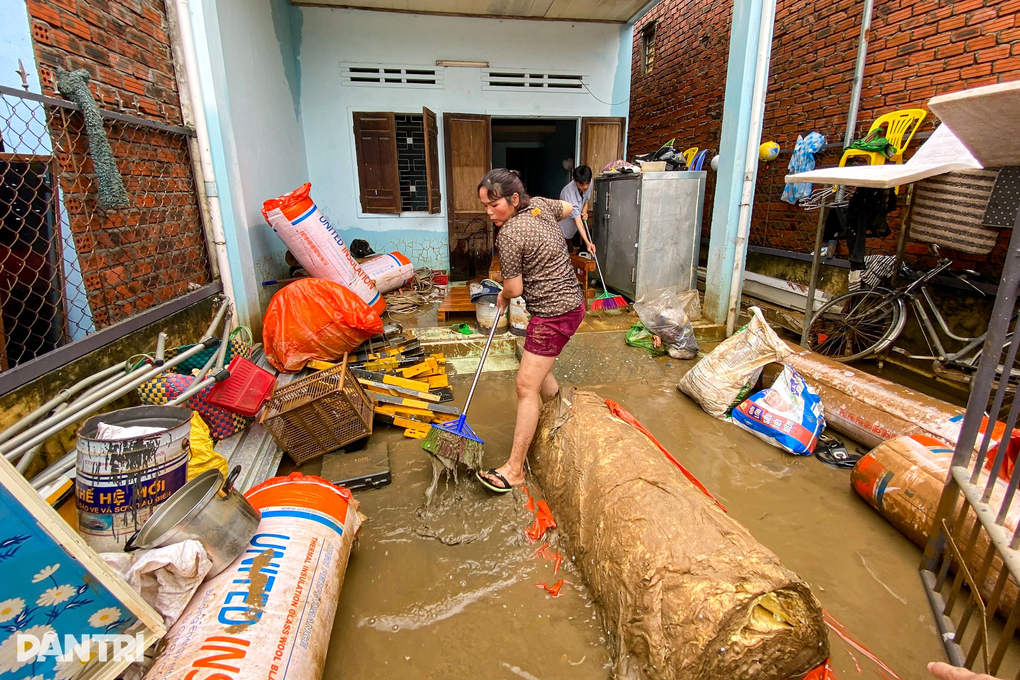 Về nơi điểm nóng ngập lụt ở Đà Nẵng - 7 Về nơi điểm nóng ngập lụt ở Đà Nẵng - 7