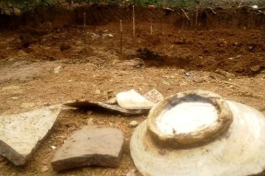 Đào móng nhà phát hiện ngôi mộ tập thể