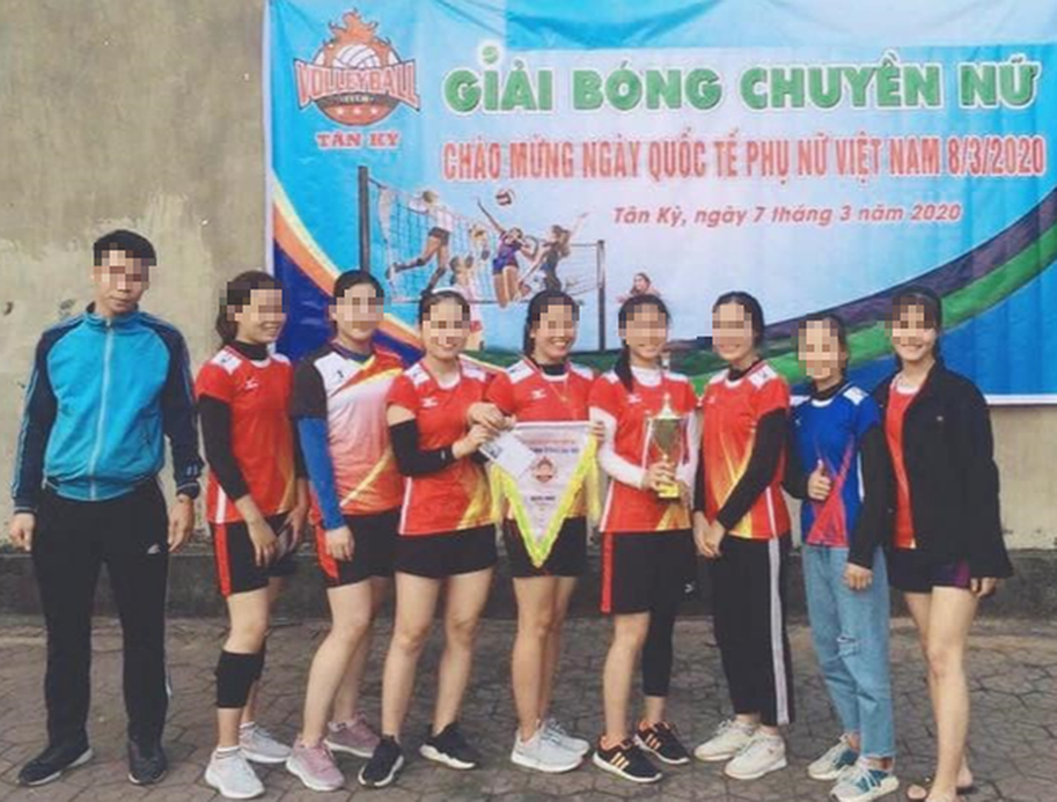 Cô gái đang cách ly Covid-19 vẫn tham gia giải bóng chuyền - 1