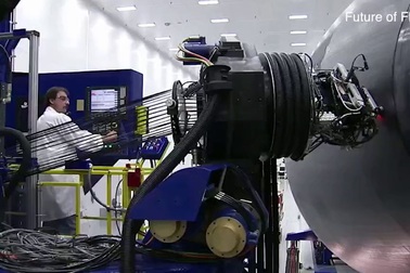 Xưởng máy bay bên trong tòa nhà rộng nhất thế giới