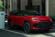 Toyota chỉ bán được 18 xe điện tại Nhật, dù doanh số toàn cầu tăng