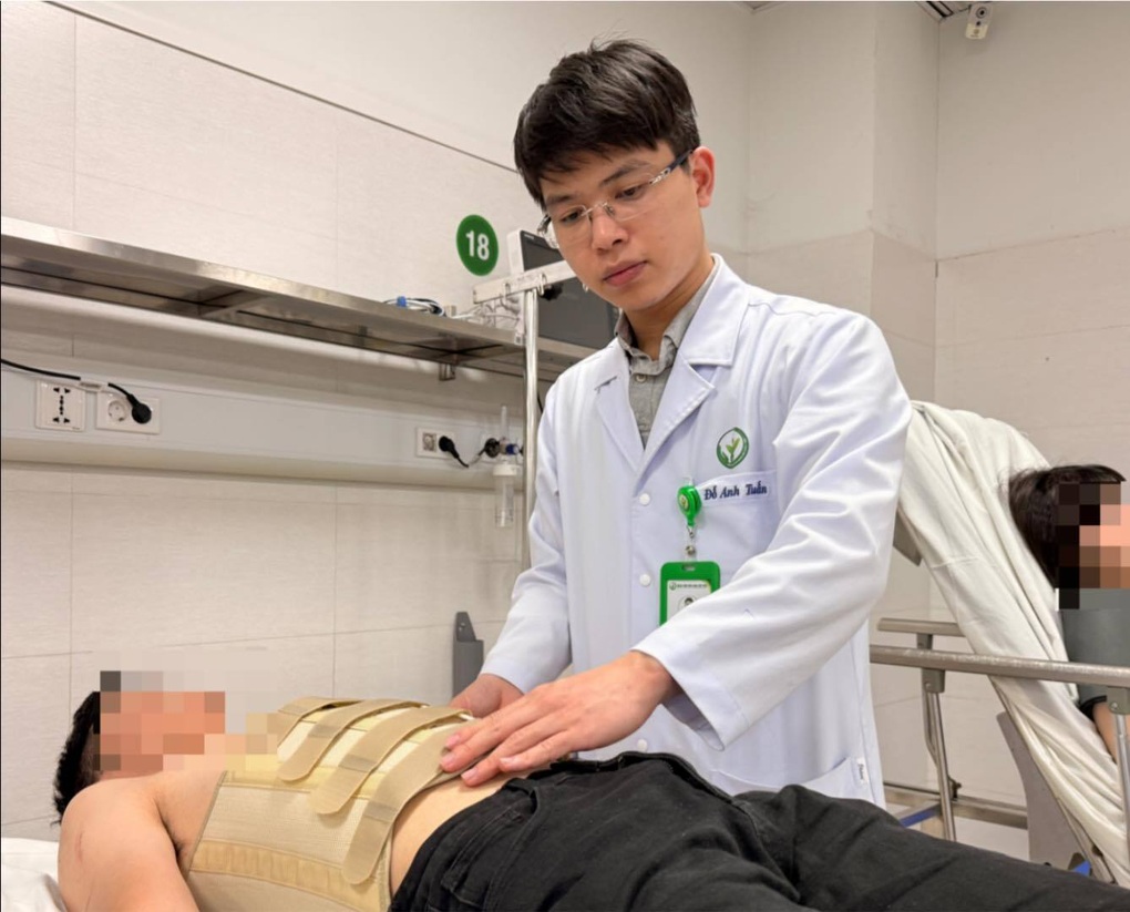 Bệnh viện Việt Đức tiếp nhận 4 nạn nhân vụ xe khách rơi vực ở Sơn La - 2