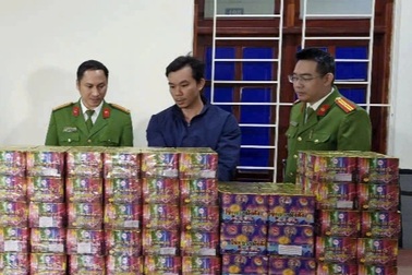 Bí mật trên xe tải chở sắn từ nước ngoài về Nghệ An