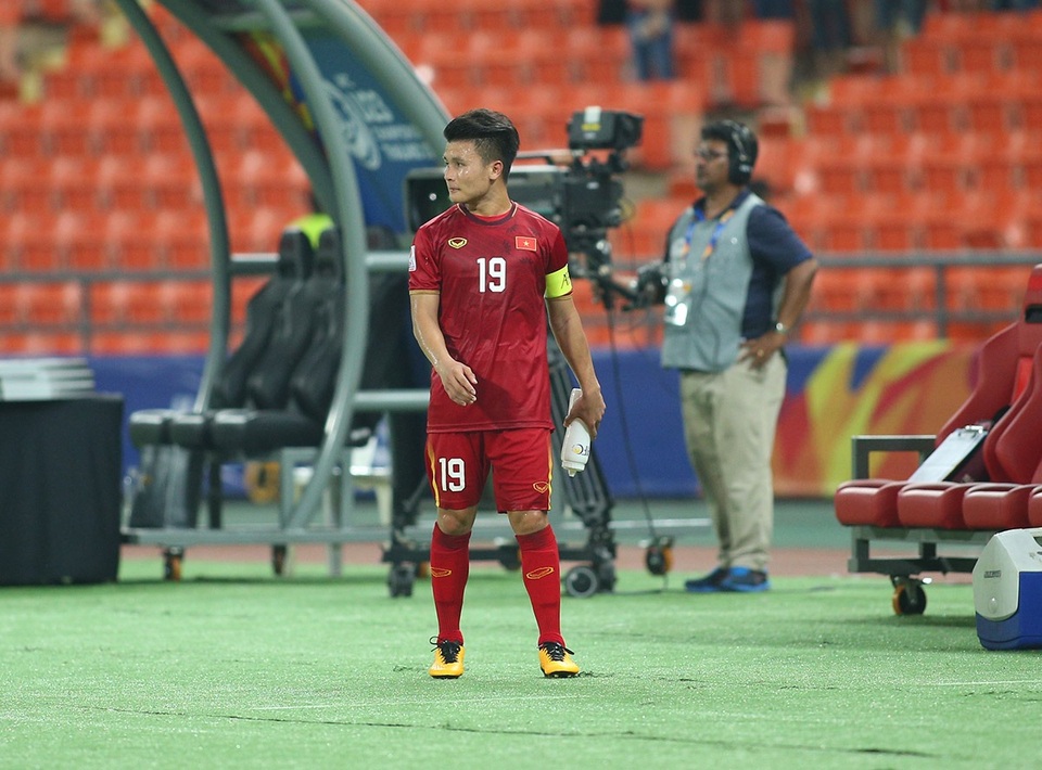 Cầu thủ U23 Việt Nam ôm động viên thủ môn Bùi Tiến Dũng - 11 Cầu thủ U23 Việt Nam ôm động viên thủ môn Bùi Tiến Dũng - 11