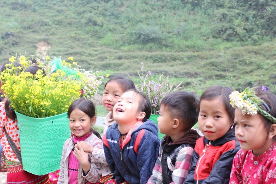 Ngắm nụ cười trong veo của những đứa trẻ vùng cao Hà Giang - 7 Ngắm nụ cười trong veo của những đứa trẻ vùng cao Hà Giang - 7