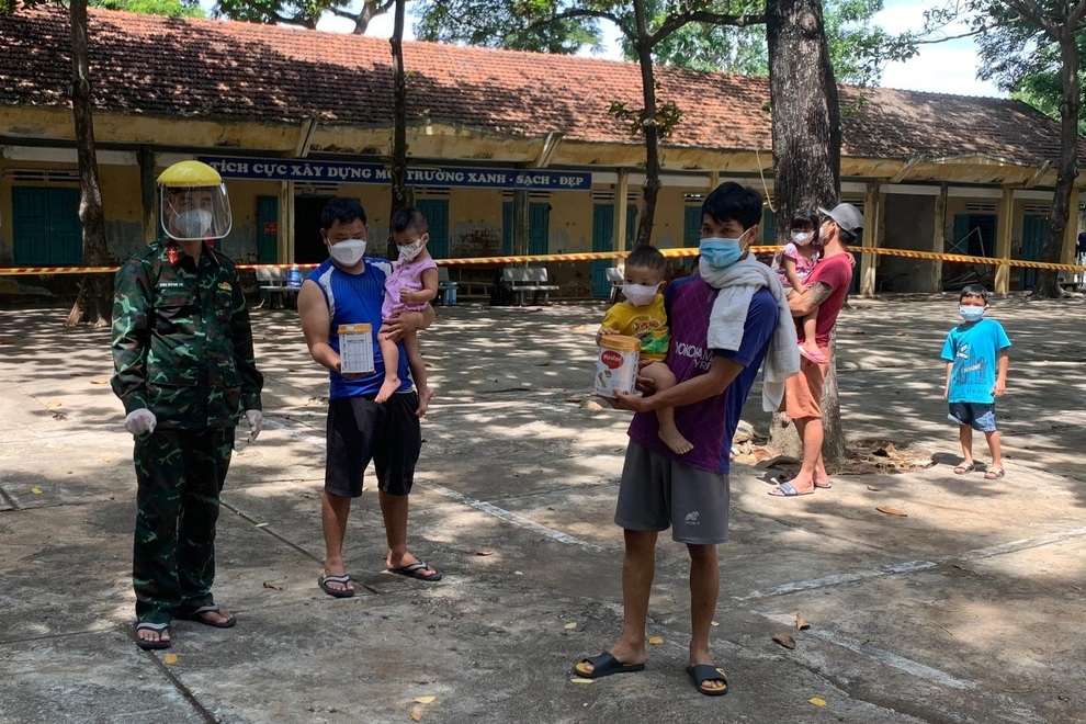 Vì sao Công an Ninh Thuận xử phạt người đi xe máy tự phát về quê? - 2 Vì sao Công an Ninh Thuận xử phạt người đi xe máy tự phát về quê? - 2